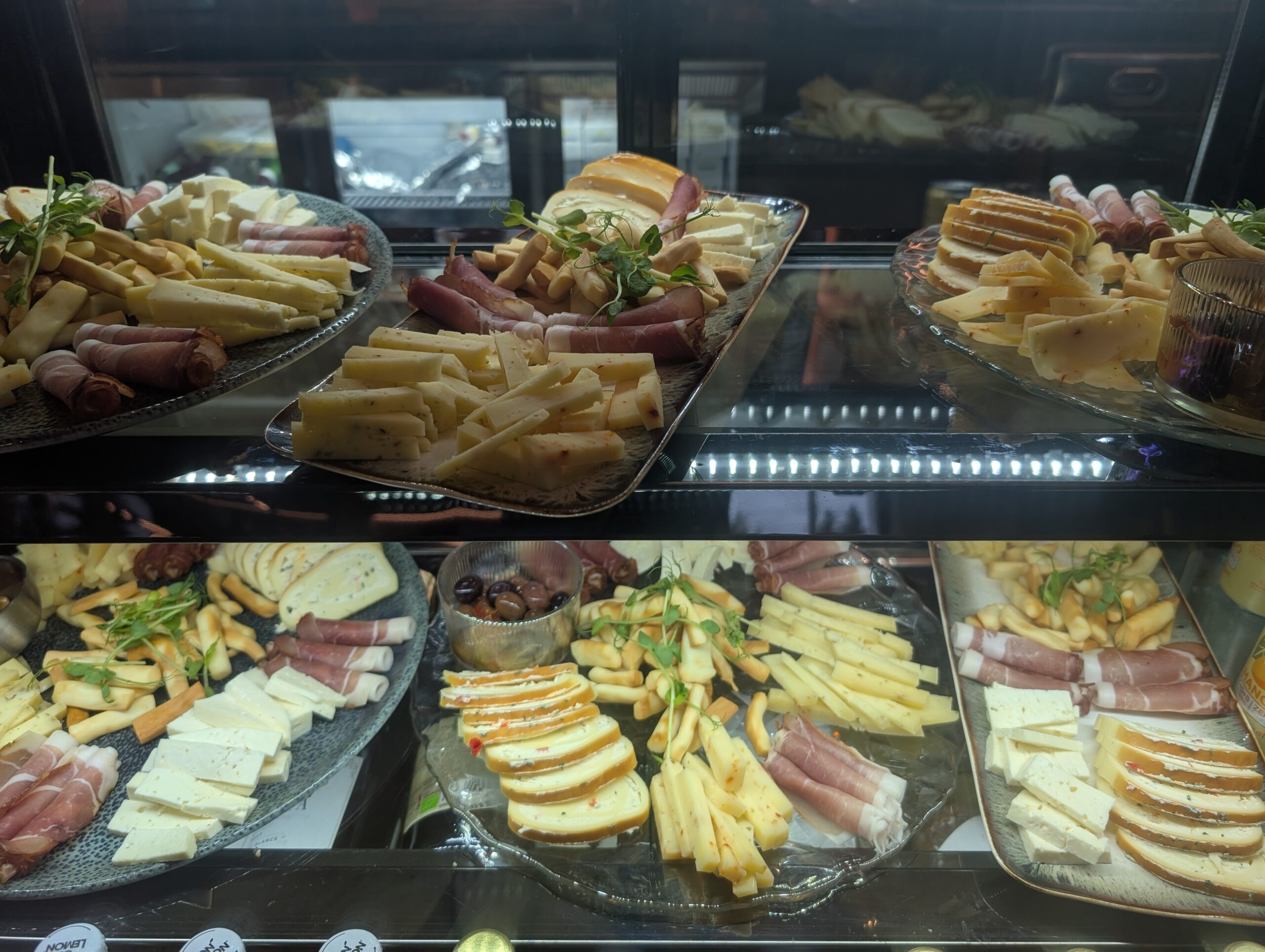 Sajttál a borkóstolón